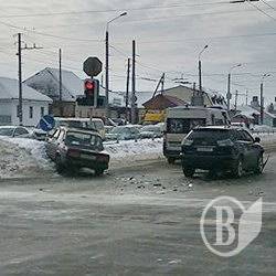 Не розминулися Lexus і ВАЗ у Чернігові Не розминулися Lexus і ВАЗ у Чернігові