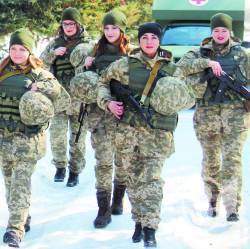 «Вони не змогли залишитися вдома», або Про переоцінку ролі жінки в українському війську «Вони не змогли залишитися вдома», або Про переоцінку ролі жінки в українському війську