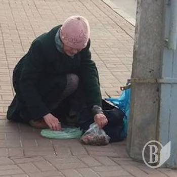 Чому у вас, декларантів палаців і мільйонів, пенсіонери на смітниках їдять? Чому у вас, декларантів палаців і мільйонів, пенсіонери на смітниках їдять?