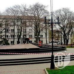З фонтану мера-попередника знімають «дах» З фонтану мера-попередника знімають «дах»