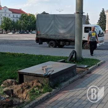 В Чернігові демонтували стенд Небесній Сотні В Чернігові демонтували стенд Небесній Сотні