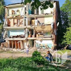 Розвалений гуртожиток перетворився на… своєрідну «пам’ятку» Розвалений гуртожиток перетворився на… своєрідну «пам’ятку»