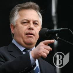 Симоненку фашистський режим підкинув пістолет Симоненку фашистський режим підкинув пістолет