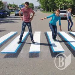 Дорожники намалювали «3D» пішохідний перехід Дорожники намалювали «3D» пішохідний перехід