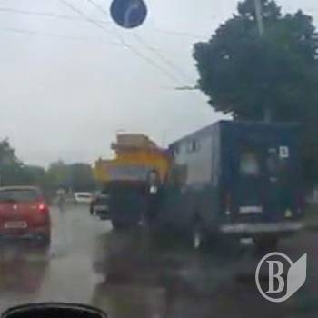 Маршрутка взяла кран на таран Маршрутка взяла кран на таран