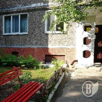Україна предків біля багатоповерхівки в Чернігові Україна предків біля багатоповерхівки в Чернігові
