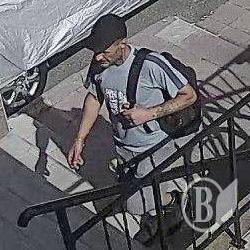 В Чернігові серійно крадуть сучасні велосипеди. Хто впізнає крадія? В Чернігові серійно крадуть сучасні велосипеди. Хто впізнає крадія?