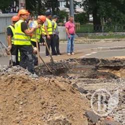 Замінюють каналізаційний колектор на перехресті Шевченка - Молодчого Замінюють каналізаційний колектор на перехресті Шевченка - Молодчого