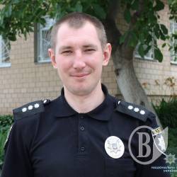 Дільничний у вихідний завітав до магазину, а звідти вибіг із грабіжником Дільничний у вихідний завітав до магазину, а звідти вибіг із грабіжником