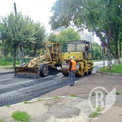 Афальтують вулицю Молодчого Афальтують вулицю Молодчого