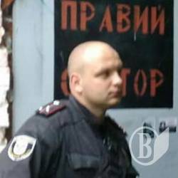 Поліція здійснила «шмон» офісу Правого сектору в Чернігові Поліція здійснила «шмон» офісу Правого сектору в Чернігові