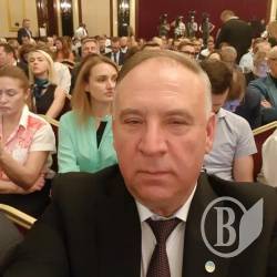 Порошенко зустрівся з представниками реального сектору економіки й підписав закони Порошенко зустрівся з представниками реального сектору економіки й підписав закони