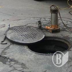Луснули водогони півметрового діаметру Луснули водогони півметрового діаметру