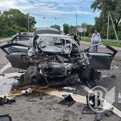 Поліція шукає свідків зіткнення «Geely» і «ГАЗелі», в якому загинули четверо Поліція шукає свідків зіткнення «Geely» і «ГАЗелі», в якому загинули четверо