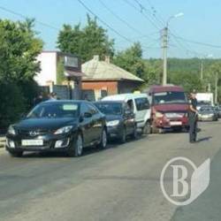 Чотири авто зіткнулися на підйомі вулиці Героїв Чорнобиля Чотири авто зіткнулися на підйомі вулиці Героїв Чорнобиля