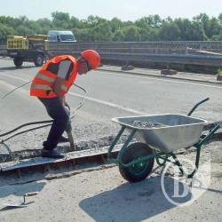 Міняють шви на Снов’янскому мосту Міняють шви на Снов’янскому мосту
