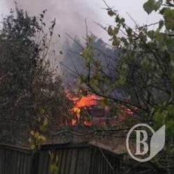 Боєприпаси, що розліталися з палаючого арсеналу, влаштували десяток пожеж Боєприпаси, що розліталися з палаючого арсеналу, влаштували десяток пожеж