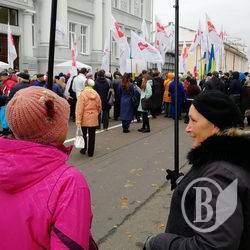 Бабці з досвідченим Антошиним прийшли в міськраду. Знизити ціну газу? Бабці з досвідченим Антошиним прийшли в міськраду. Знизити ціну газу?