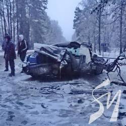Фура «розірвала» легковик на засніженому автошляху Фура «розірвала» легковик на засніженому автошляху