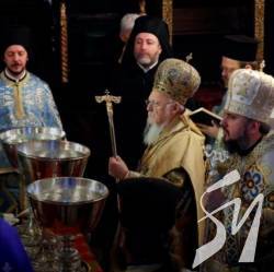 Вселенський Патріарх вручив Томос предстоятелю Православної церкви України Вселенський Патріарх вручив Томос предстоятелю Православної церкви України