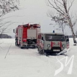 «Швидкі» позагрузали в снігу, лікар приїхав пожежною «Швидкі» позагрузали в снігу, лікар приїхав пожежною
