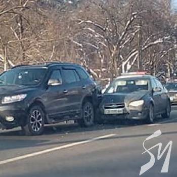 На проспекті Миру в Чернігові затор через ДТП На проспекті Миру в Чернігові затор через ДТП