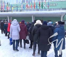 Працівники Чексілу вийшли на протест, бо не отримують зарплату Працівники Чексілу вийшли на протест, бо не отримують зарплату