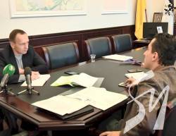 На зустрічі з міським головою керівник «Чексілу» розповів як поверне людям борги із зарплати На зустрічі з міським головою керівник «Чексілу» розповів як поверне людям борги із зарплати