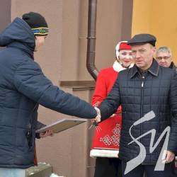Дітям-сиротам вручили ключі від власного помешкання у Чернігові Дітям-сиротам вручили ключі від власного помешкання у Чернігові