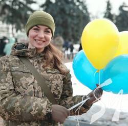 Флешмоб єдності до Дня Соборності відбувся у Чернігові Флешмоб єдності до Дня Соборності відбувся у Чернігові