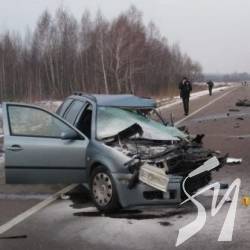 Житель Ніжина розбився на Волині – перекинув легковиком вантажівку Житель Ніжина розбився на Волині – перекинув легковиком вантажівку