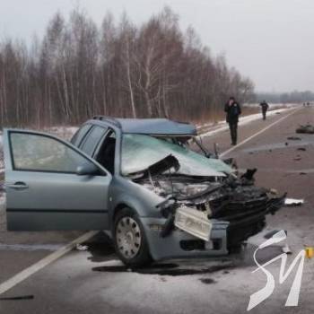 Житель Ніжина розбився на Волині – перекинув легковиком вантажівку Житель Ніжина розбився на Волині – перекинув легковиком вантажівку