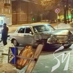На сумнозвісному перехресті – троща маршрутки з радянським «пепелацем» На сумнозвісному перехресті – троща маршрутки з радянським «пепелацем»