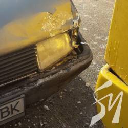 Водій розтовк старий Audi об маршрутку Водій розтовк старий Audi об маршрутку