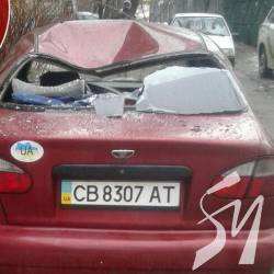 Бурульки б’ють авто в Чернігові Бурульки б’ють авто в Чернігові