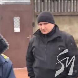 Приватне ТОВ бере гроші з громадян за доступ до державного органу Приватне ТОВ бере гроші з громадян за доступ до державного органу