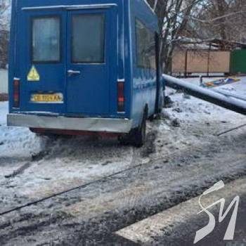 В маршрутці, що збила жінку і стовп, постраждали троє пасажирів В маршрутці, що збила жінку і стовп, постраждали троє пасажирів