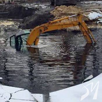 Втопили екскаватор Втопили екскаватор