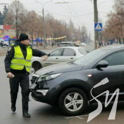 Дядько на «Ланосі» провчив дядька на кросовері KIA Дядько на «Ланосі» провчив дядька на кросовері KIA
