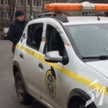 Сміттєвоз приштампував авто охоронців Сміттєвоз приштампував авто охоронців