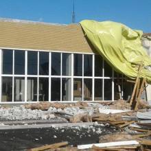 Буревій розорив магазин «Квадратний метр» і порвав деякі дахи в Чернігові Буревій розорив магазин «Квадратний метр» і порвав деякі дахи в Чернігові