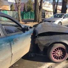 «Ремейк» вчорашнього зіткнення виконали водії на проспекті Миру в Чернігові «Ремейк» вчорашнього зіткнення виконали водії на проспекті Миру в Чернігові