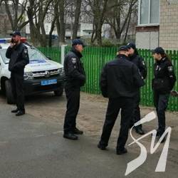Анонім направив поліцію на приймальню Березенка: «Там сітка!» Анонім направив поліцію на приймальню Березенка: «Там сітка!»