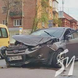 Продовжують битися авто на сумнозвісному перехресті Продовжують битися авто на сумнозвісному перехресті