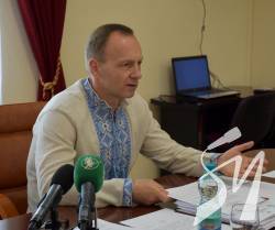 Атрошенко відсторонив керівника, якого затримали на хабарі Атрошенко відсторонив керівника, якого затримали на хабарі