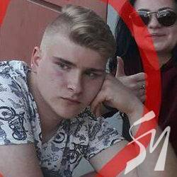 Активісти зловили 16-літнього з «наркотичною перепискою» в телефоні Активісти зловили 16-літнього з «наркотичною перепискою» в телефоні
