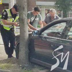 Місцевий на Audi вскочив під маршрутку на сумнозвісному перехресті Місцевий на Audi вскочив під маршрутку на сумнозвісному перехресті