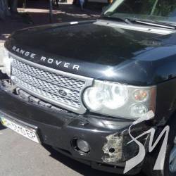 Зіткнулись «Range Rover» та древній ВАЗ Зіткнулись «Range Rover» та древній ВАЗ