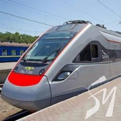 З України пішли поїзди до курортів Болгарії З України пішли поїзди до курортів Болгарії