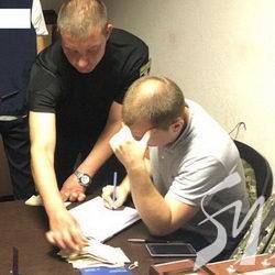 Хабар від нелегальної АЗС занесли в Управління захисту економіки Хабар від нелегальної АЗС занесли в Управління захисту економіки
